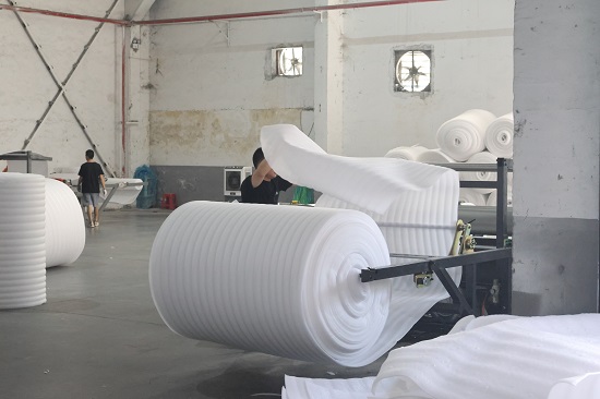 EPS泡沫板和珍珠棉在材質、用途和性能上有所不同！